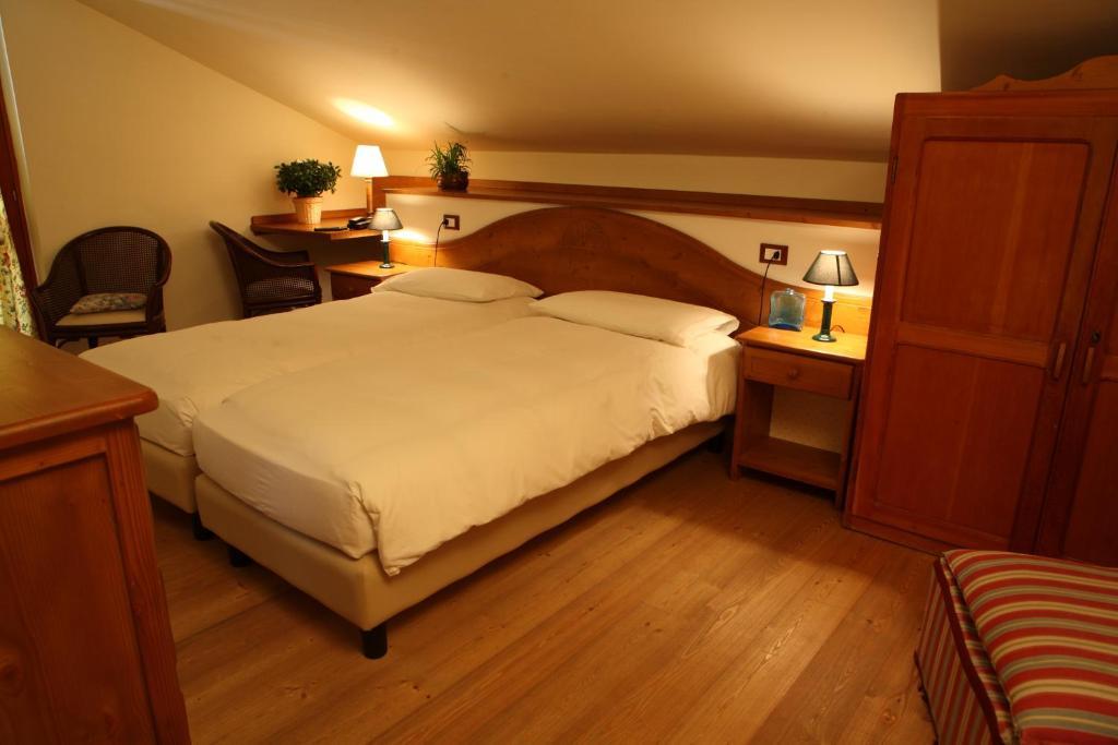 Hotel Residence Valverde غريسّوني لا ترينيتي الغرفة الصورة