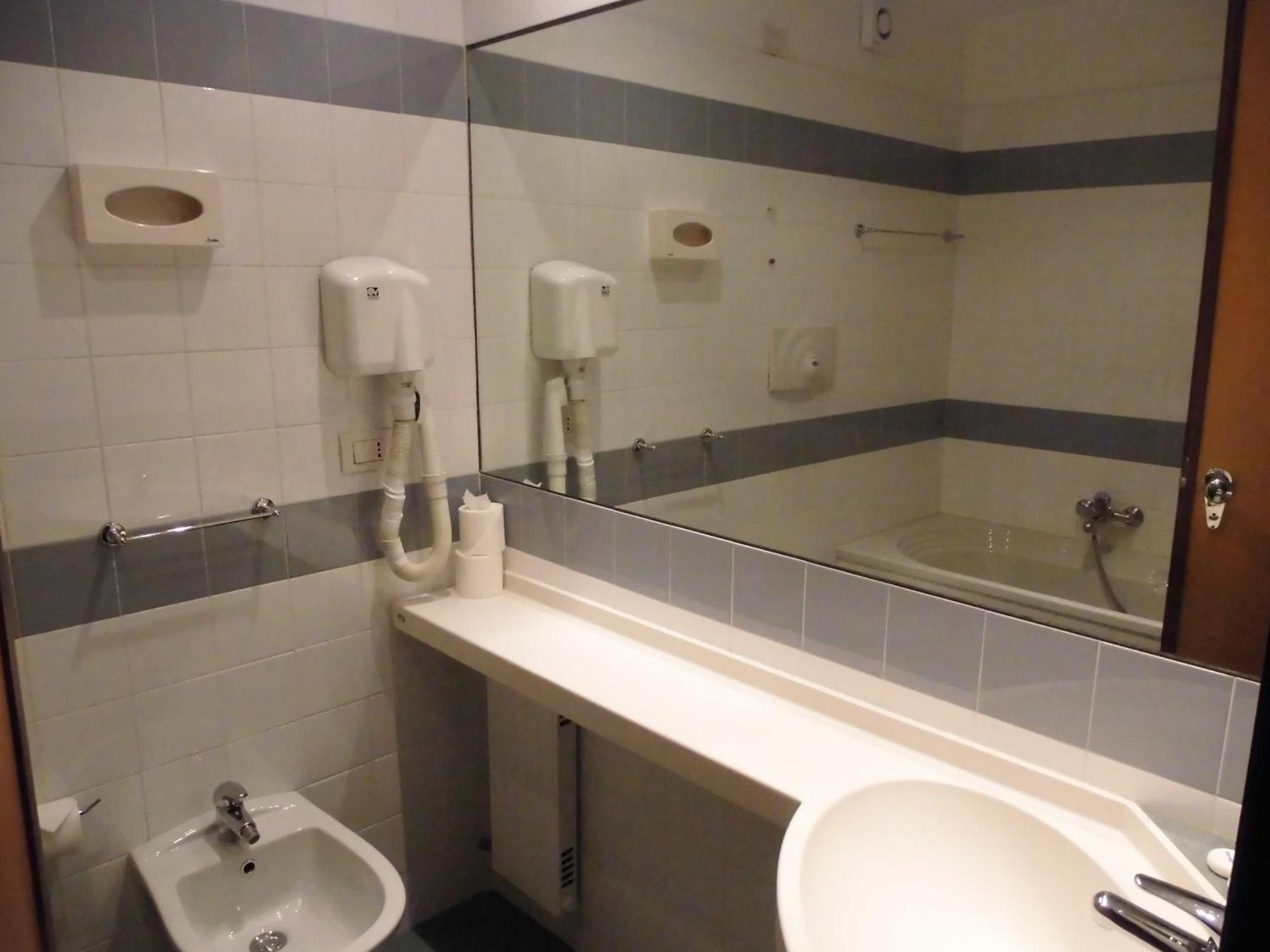 Hotel Residence Valverde غريسّوني لا ترينيتي المظهر الخارجي الصورة