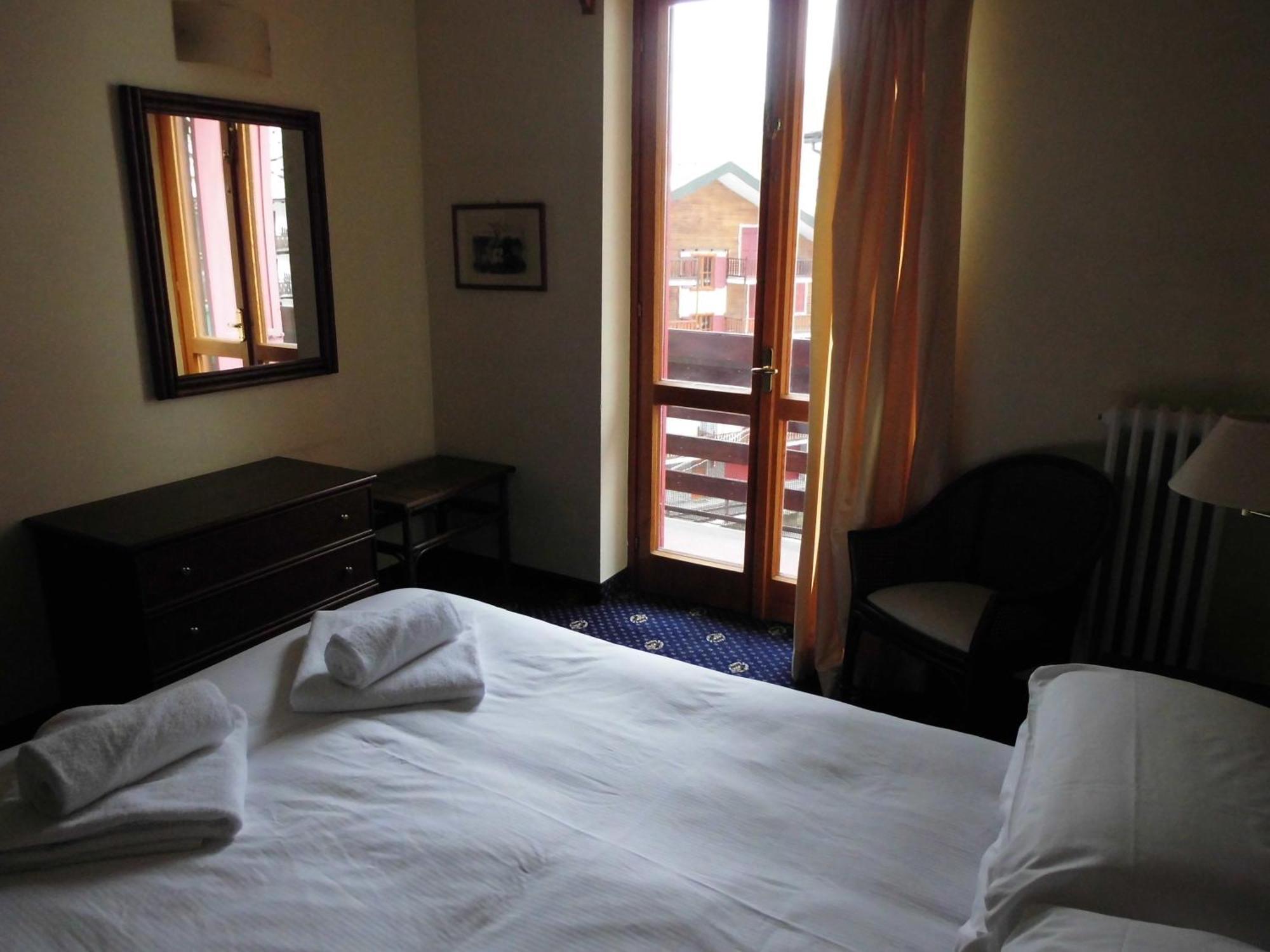 Hotel Residence Valverde غريسّوني لا ترينيتي المظهر الخارجي الصورة