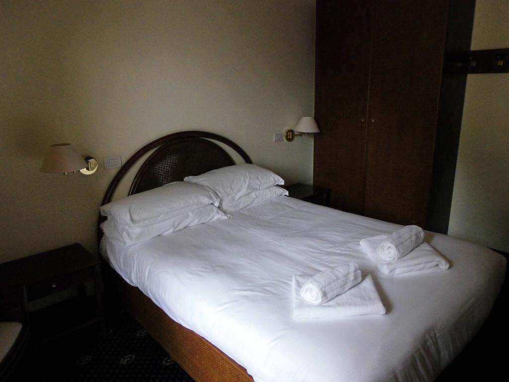 Hotel Residence Valverde غريسّوني لا ترينيتي المظهر الخارجي الصورة